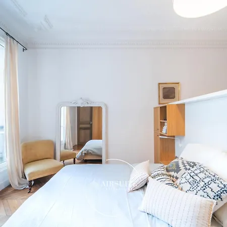 Luxury Pantheon 4br By Airsuite Apartment