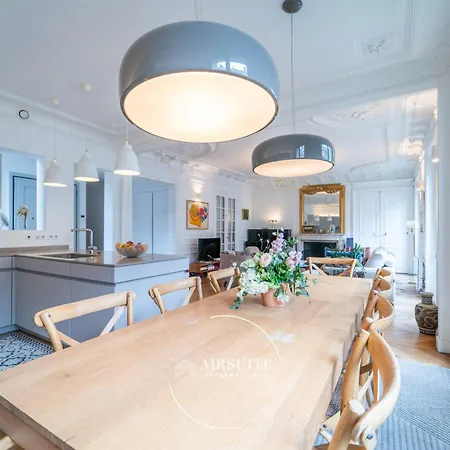 Luxury Pantheon 4br By Airsuite Apartment